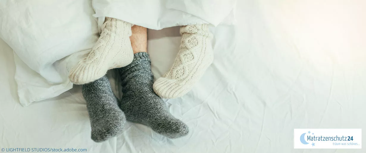 Mit oder ohne Socken schlafen - 5 Vorteile für Socken im Bett